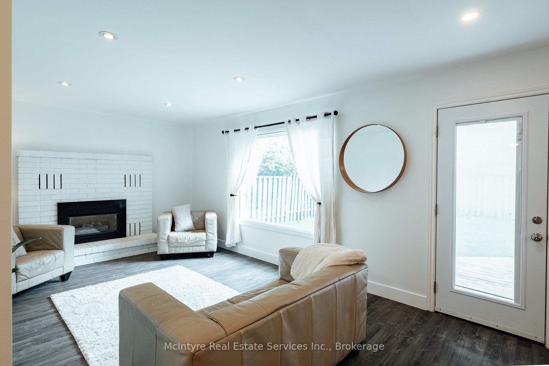Photo 9 of 277 Canterbury Drive, Waterloo, Lexington/Lincoln Village — HOMEH