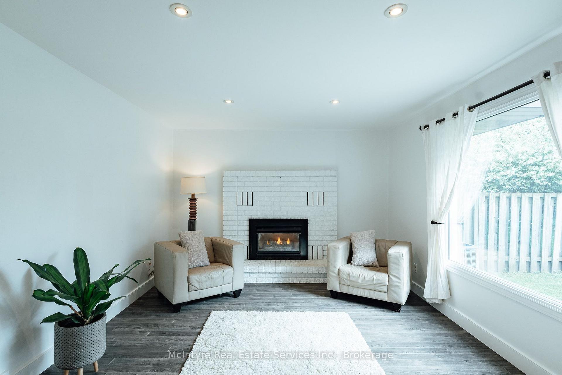 Photo 11 of 277 Canterbury Drive, Waterloo, Lexington/Lincoln Village — HOMEH