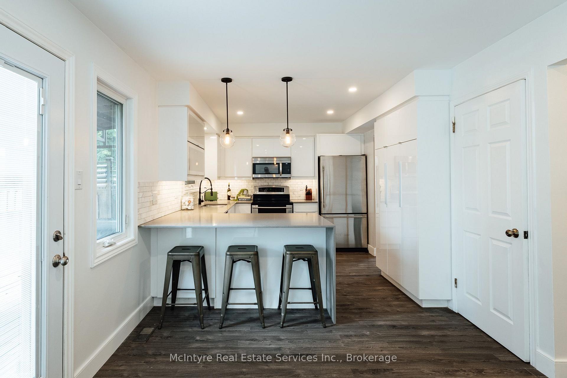 Photo 14 of 277 Canterbury Drive, Waterloo, Lexington/Lincoln Village — HOMEH