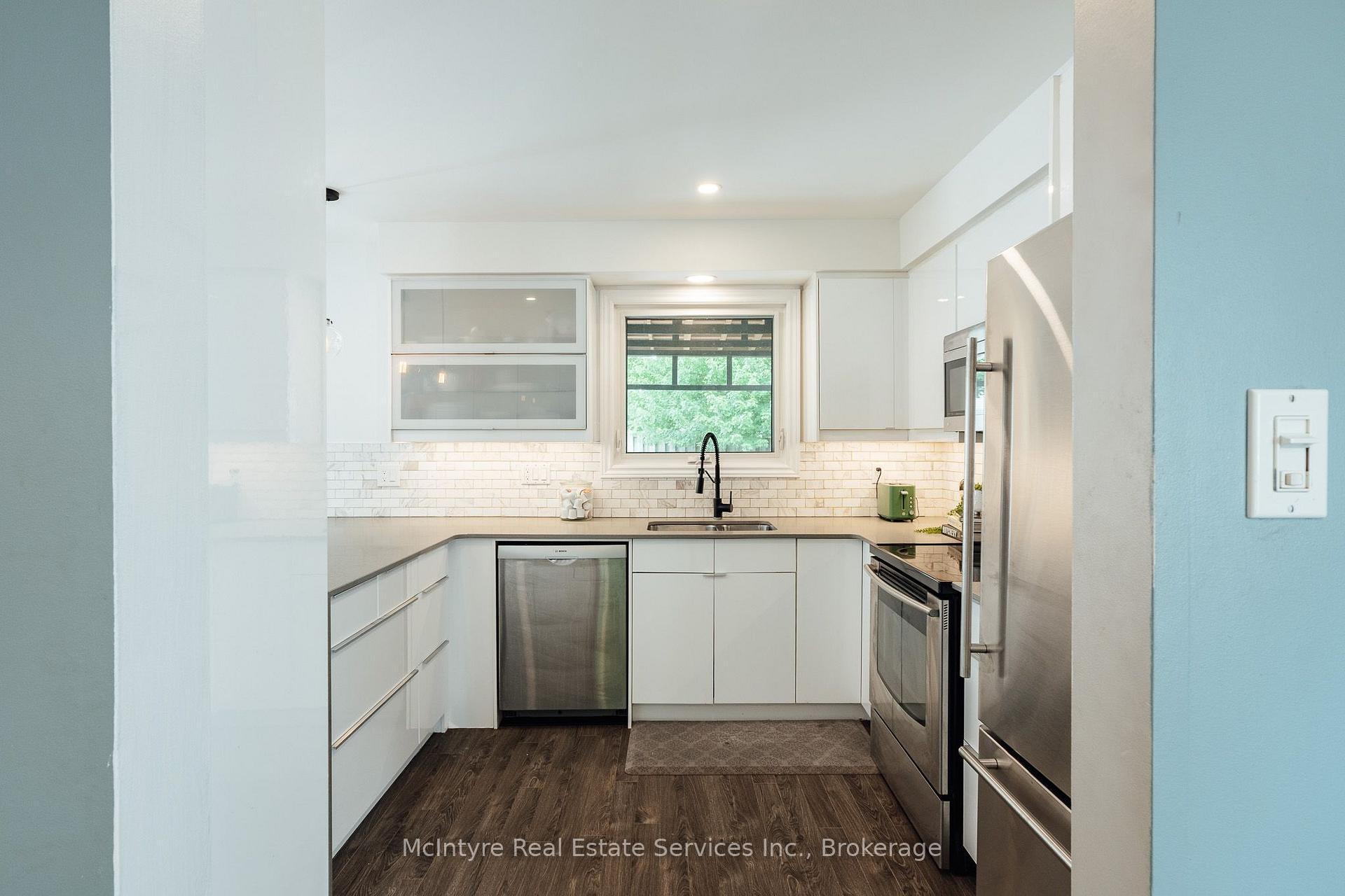 Photo 17 of 277 Canterbury Drive, Waterloo, Lexington/Lincoln Village — HOMEH