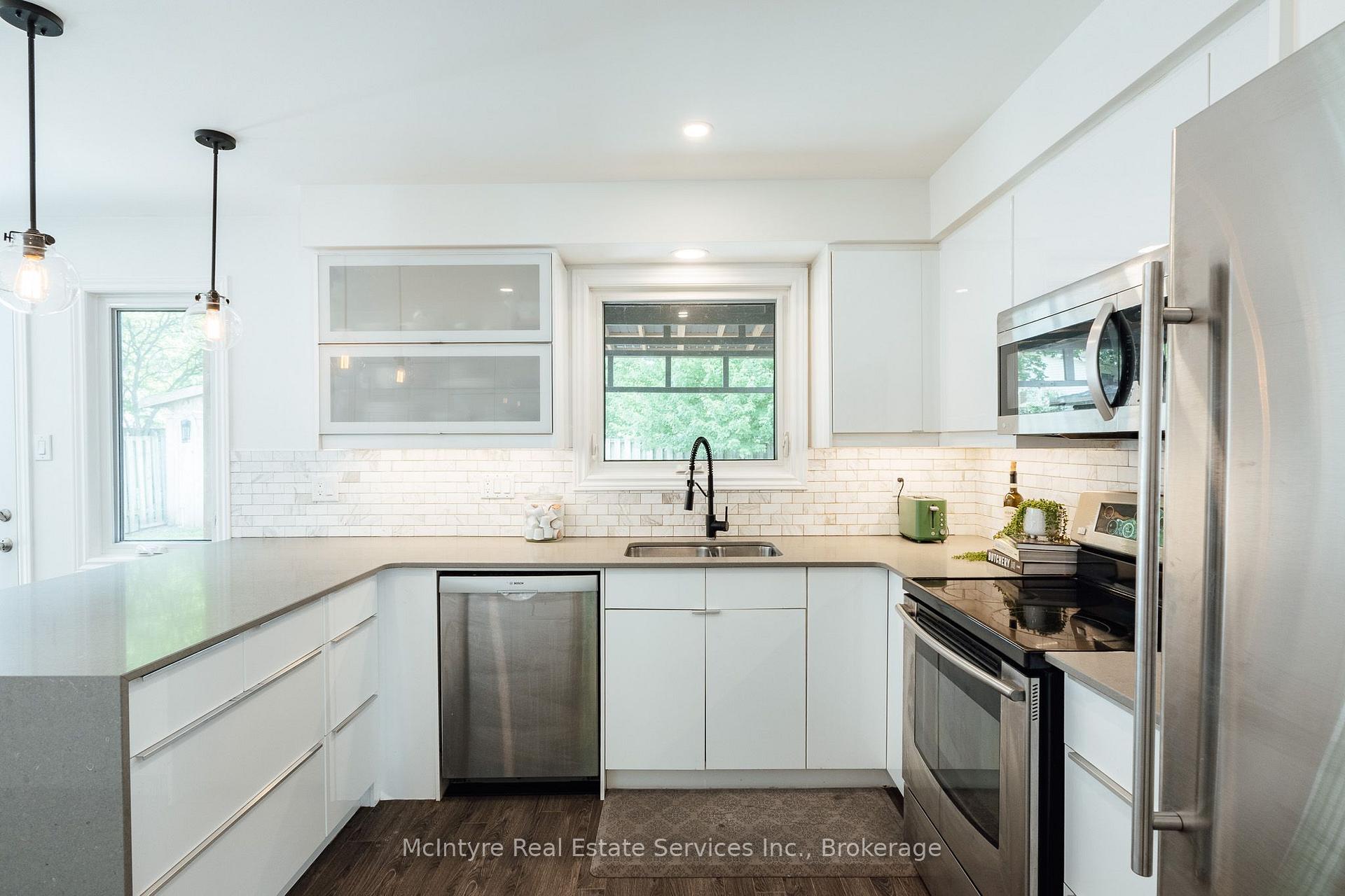 Photo 18 of 277 Canterbury Drive, Waterloo, Lexington/Lincoln Village — HOMEH