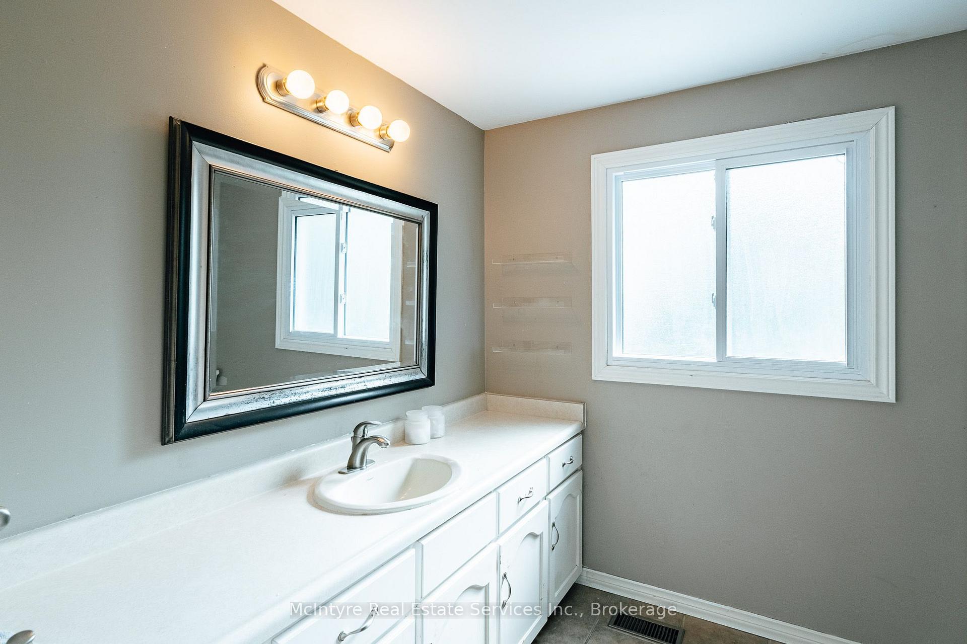 Photo 32 of 277 Canterbury Drive, Waterloo, Lexington/Lincoln Village — HOMEH