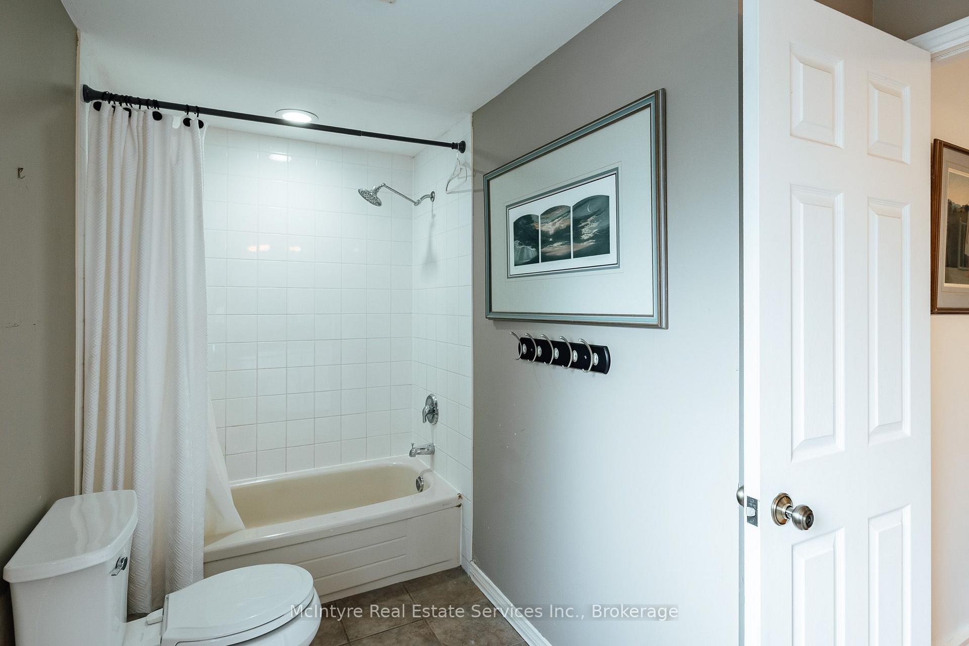 Photo 33 of 277 Canterbury Drive, Waterloo, Lexington/Lincoln Village — HOMEH