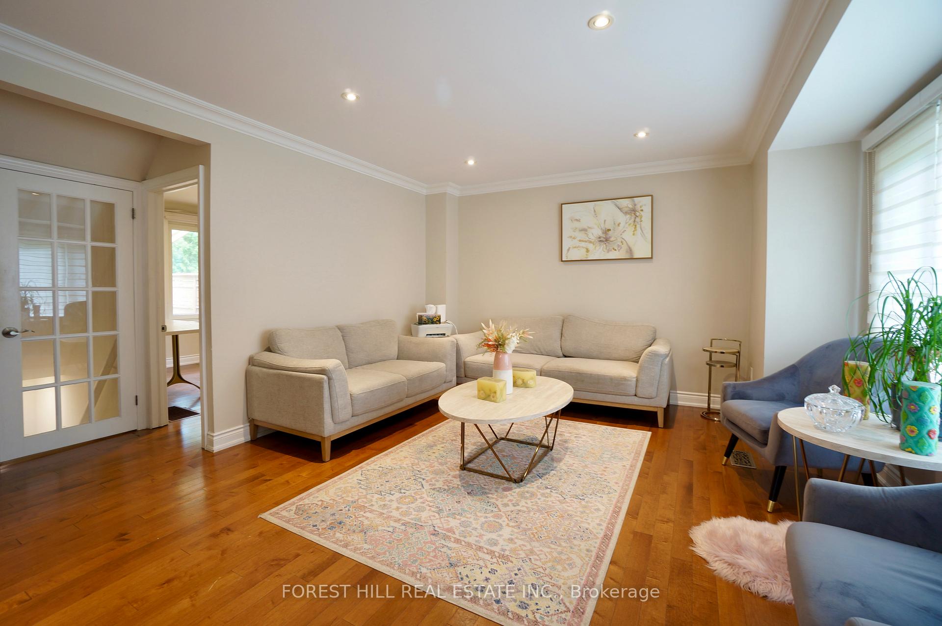 Photo 2 of 7 Twin Pauls Crescent, Scarborough, Wexford-Maryvale — HOMEH