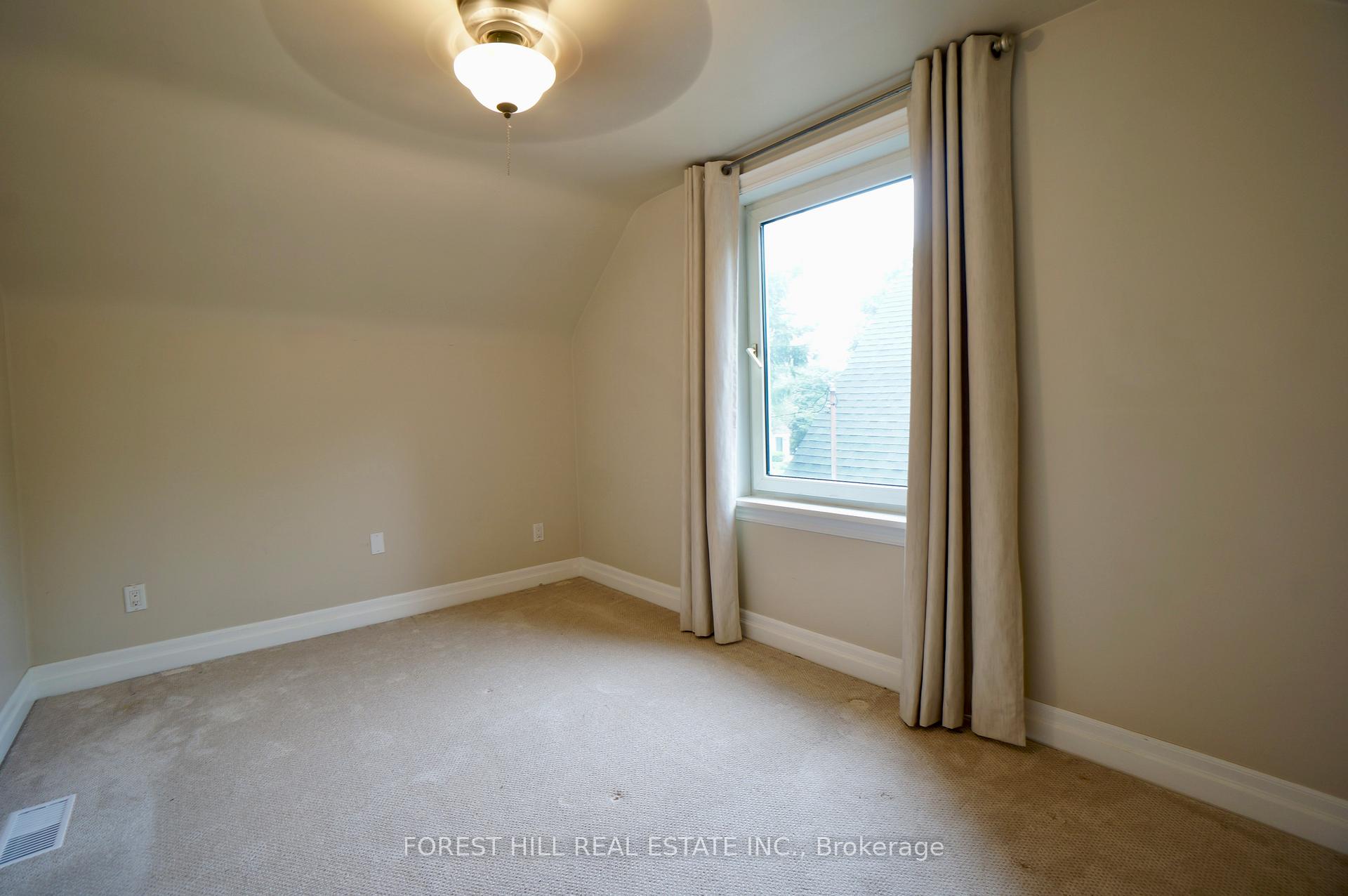 Photo 8 of 7 Twin Pauls Crescent, Scarborough, Wexford-Maryvale — HOMEH