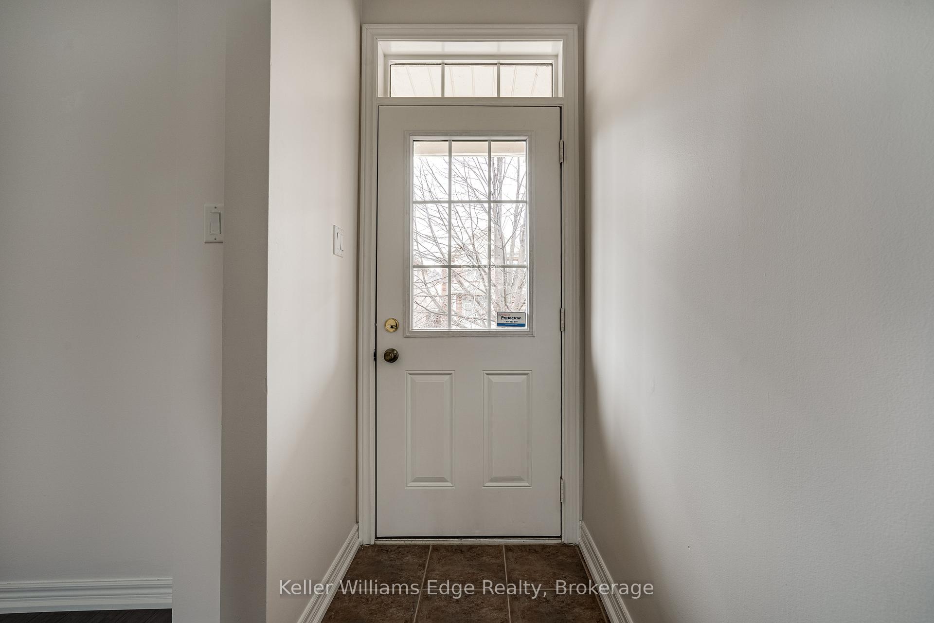 Photo 3 of 93 Glendarling Crescent, Hamilton, Winona Park — HOMEH