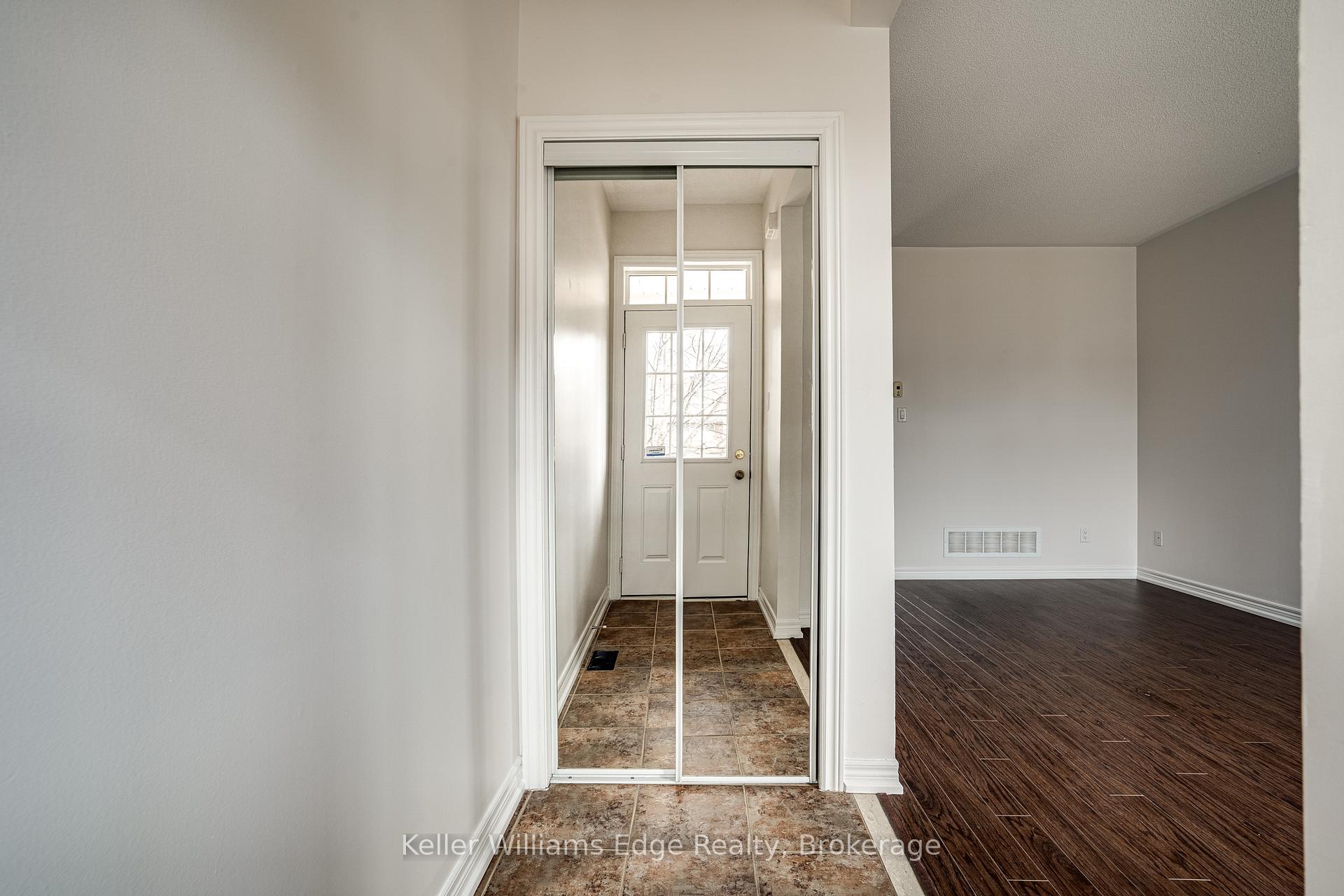 Photo 4 of 93 Glendarling Crescent, Hamilton, Winona Park — HOMEH