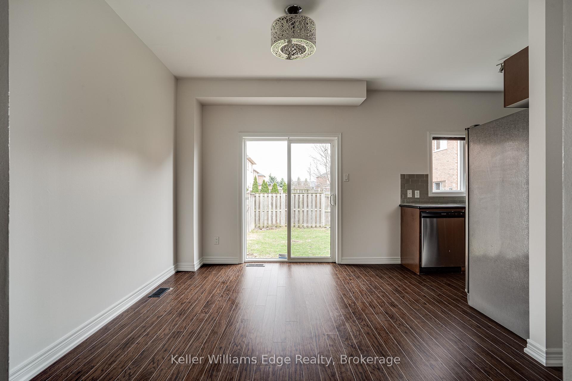 Photo 11 of 93 Glendarling Crescent, Hamilton, Winona Park — HOMEH
