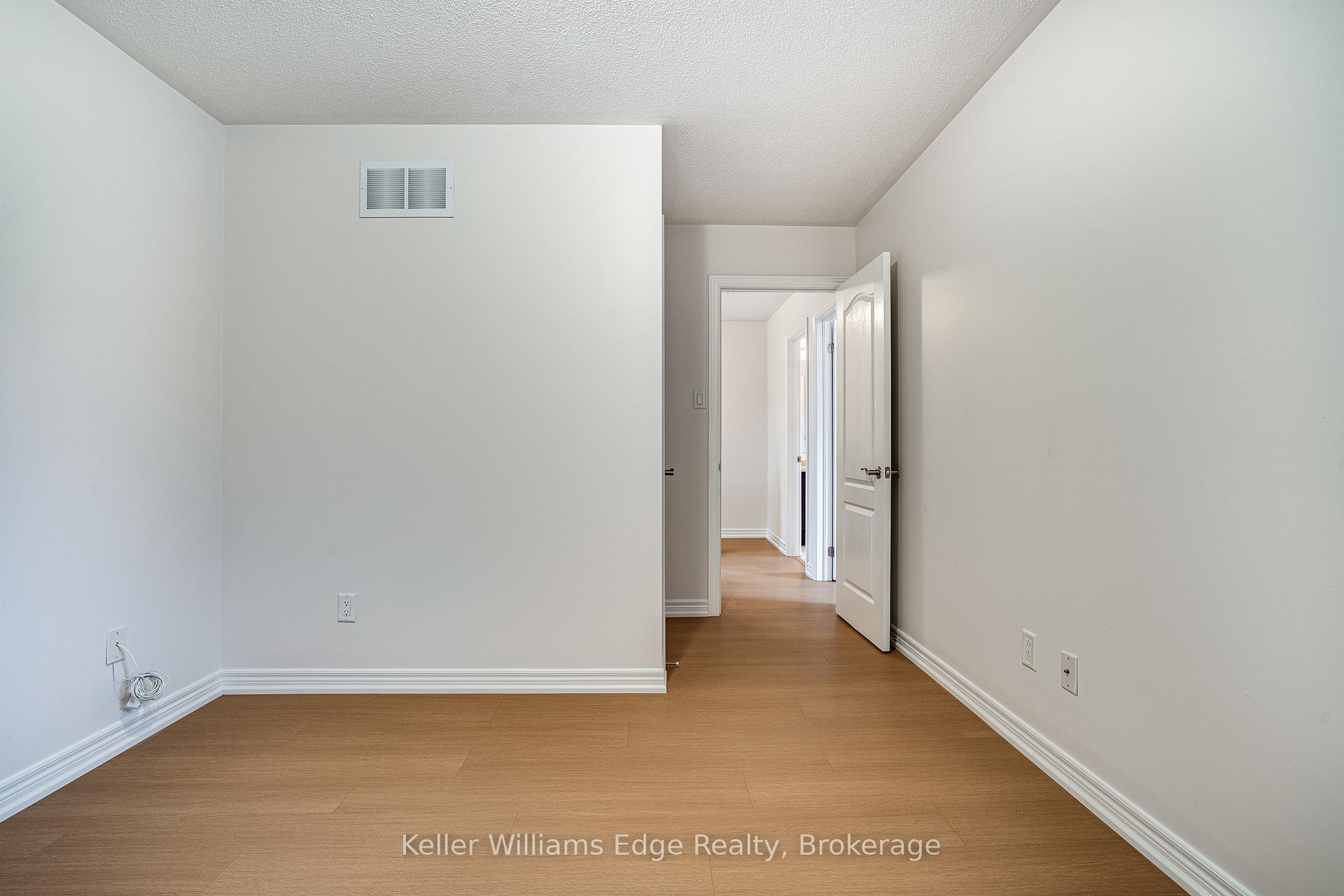 Photo 34 of 93 Glendarling Crescent, Hamilton, Winona Park — HOMEH