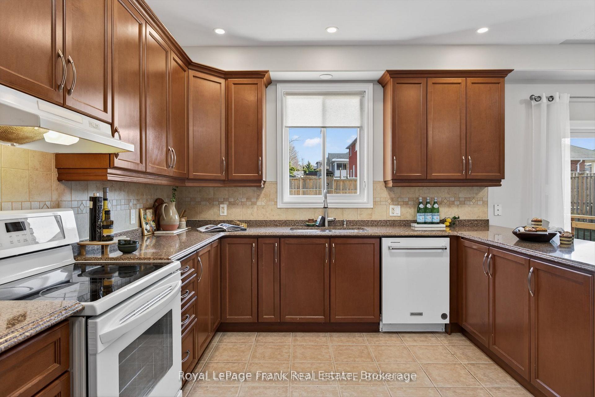 Photo 9 of 1504 Ireland Drive, Peterborough, Monaghan Ward 2 — HOMEH