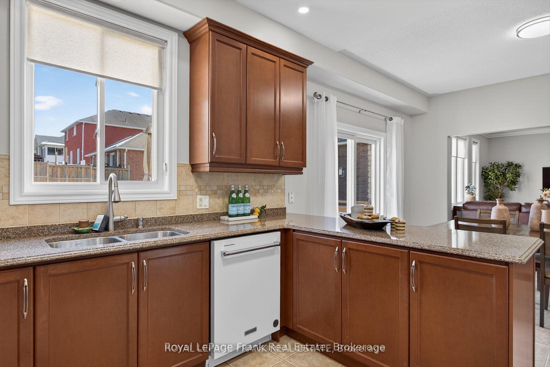 Photo 10 of 1504 Ireland Drive, Peterborough, Monaghan Ward 2 — HOMEH