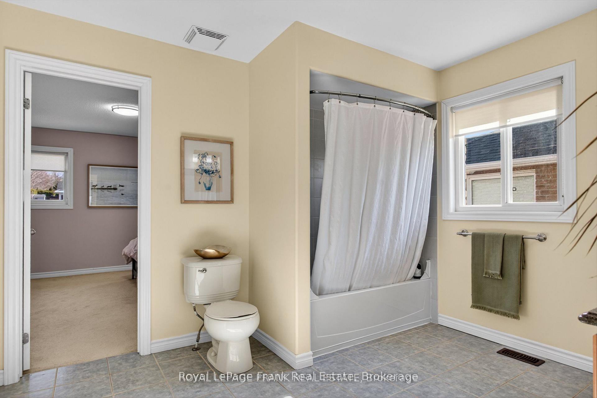 Photo 30 of 1504 Ireland Drive, Peterborough, Monaghan Ward 2 — HOMEH