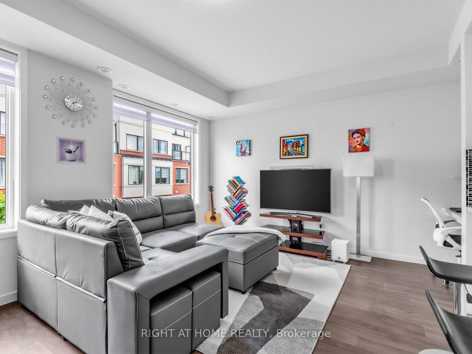 Photo 4 of Unit 86, 400 Alex Gardner Circle, Aurora, Aurora Village — HOMEH