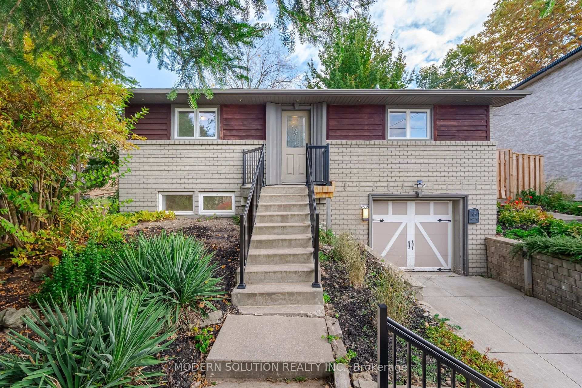 Photo of 2557 Mindemoya Road
