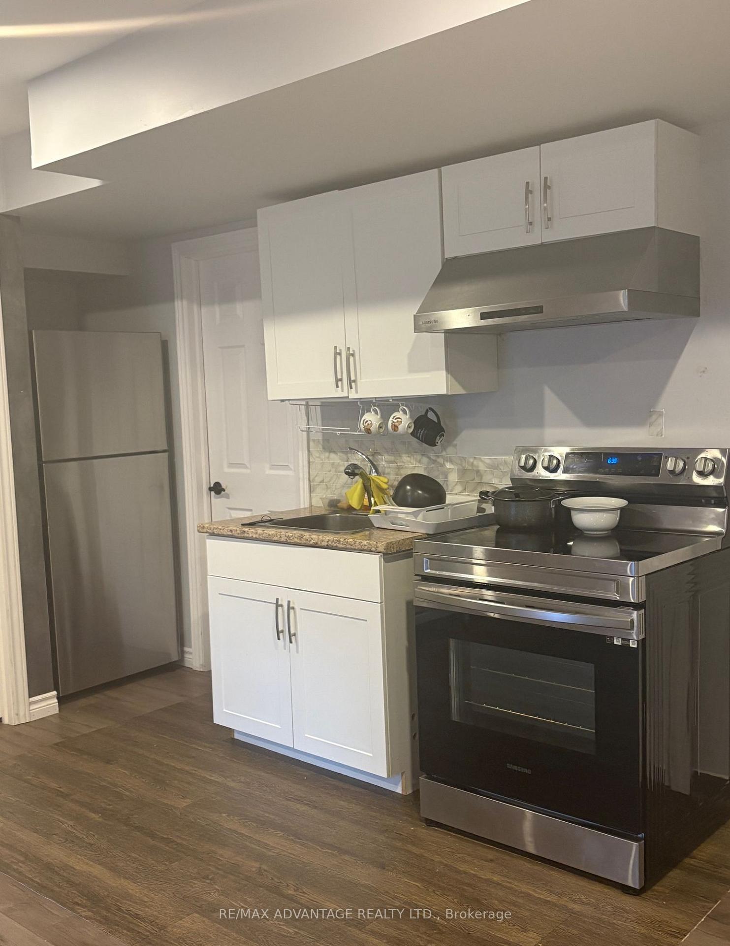 Photo 2 of Unit Lower, 864 Thistleridge Crescent, London, South L — HOMEH