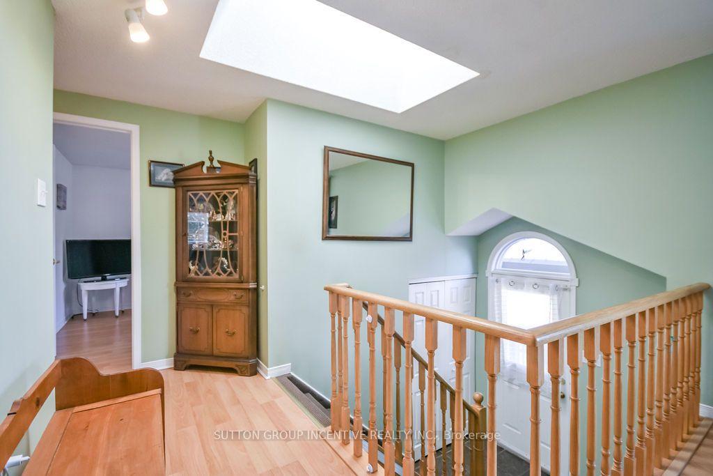 Photo 14 of 10 Palling Lane, Barrie, Grove East — HOMEH