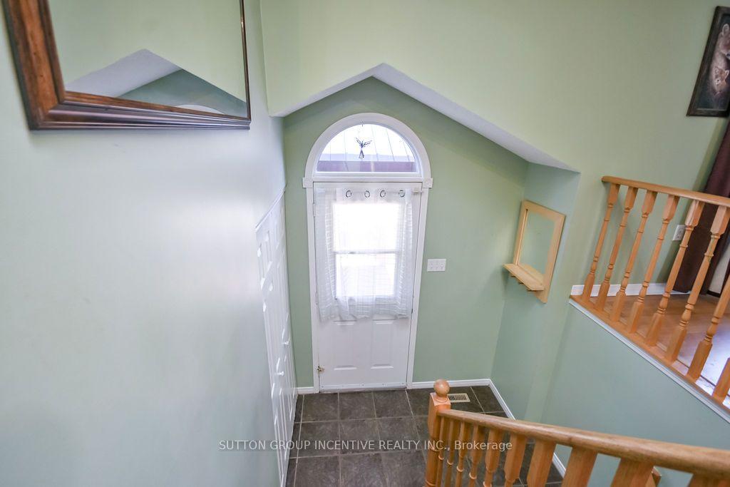 Photo 15 of 10 Palling Lane, Barrie, Grove East — HOMEH