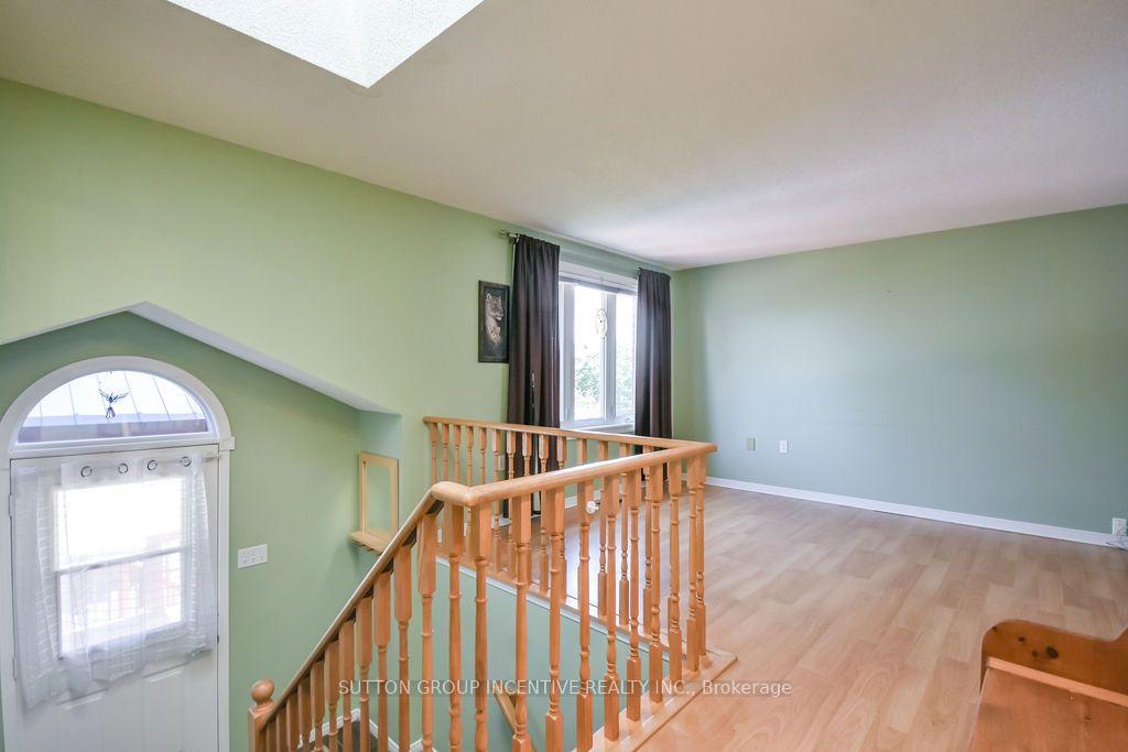 Photo 16 of 10 Palling Lane, Barrie, Grove East — HOMEH