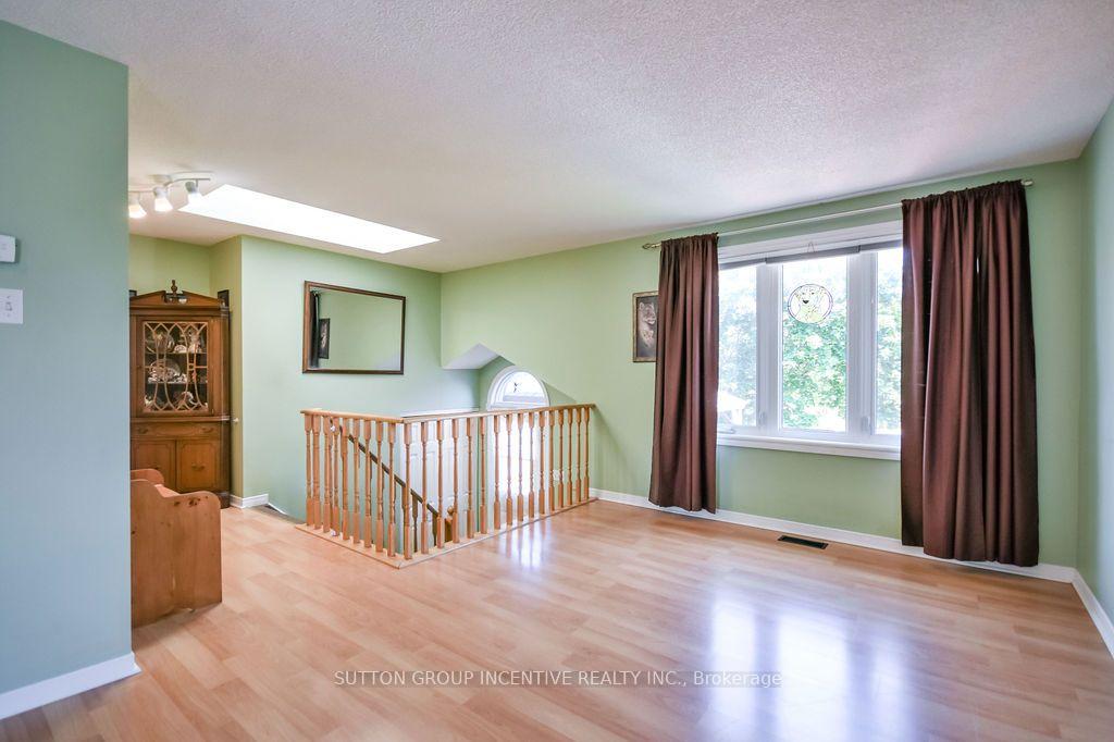 Photo 20 of 10 Palling Lane, Barrie, Grove East — HOMEH