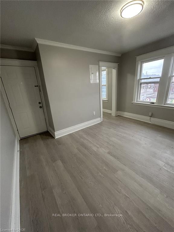 Photo 2 of Unit 6, 983 Main Street E, Hamilton, Crown Point — HOMEH