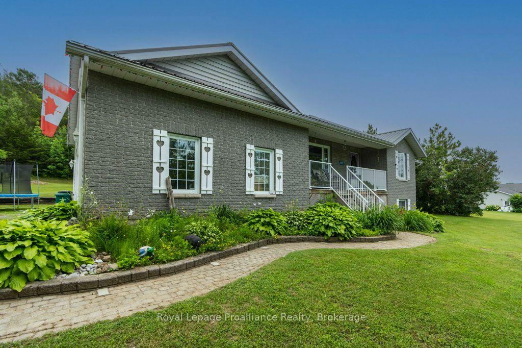 Photo 2 of 697 Gunter Settlement Road, Quinte West, Murray Ward — HOMEH