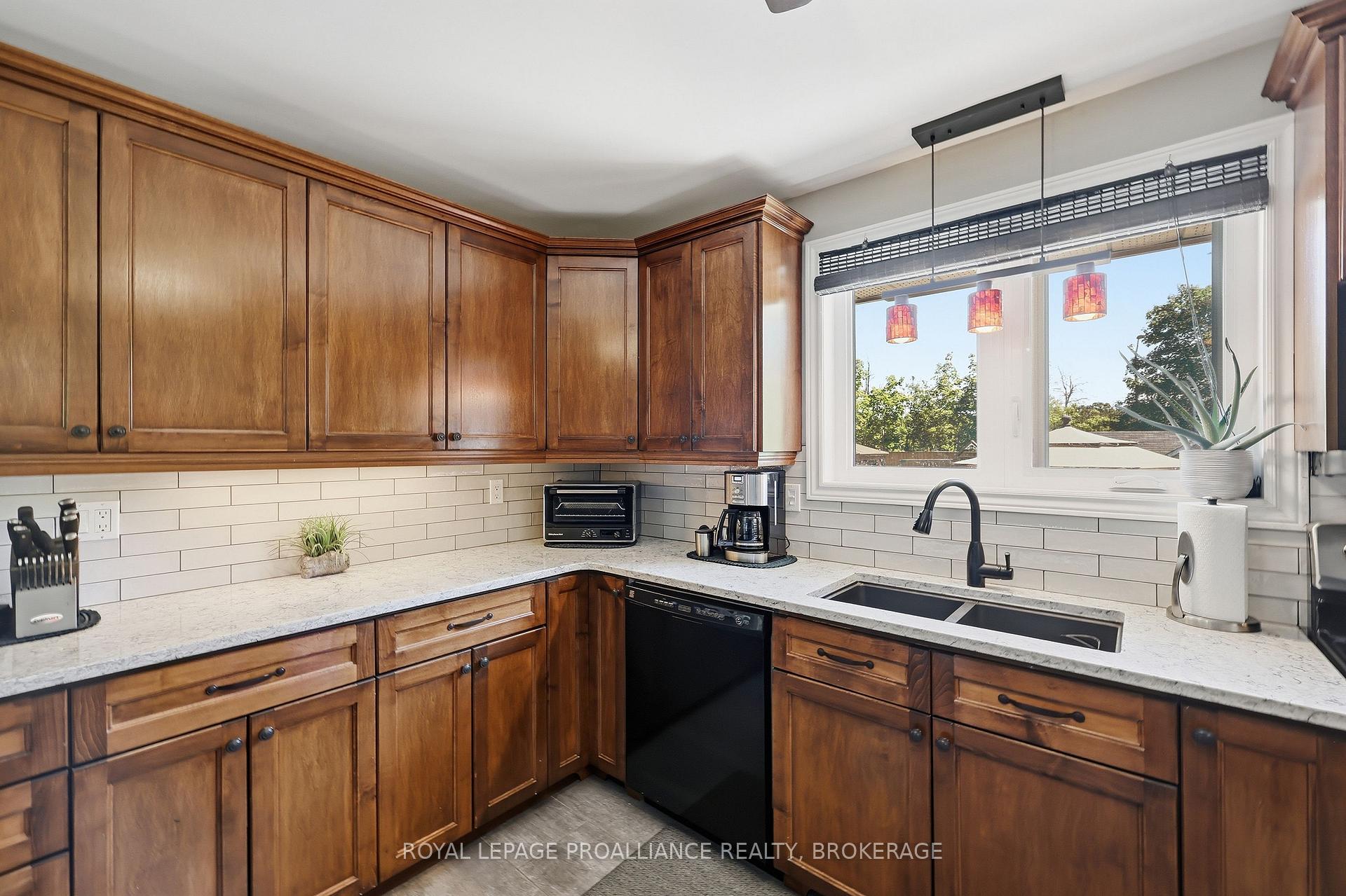 Photo 31 of 317 Avenue Road, Kingston, West of Sir John A. Blvd — HOMEH