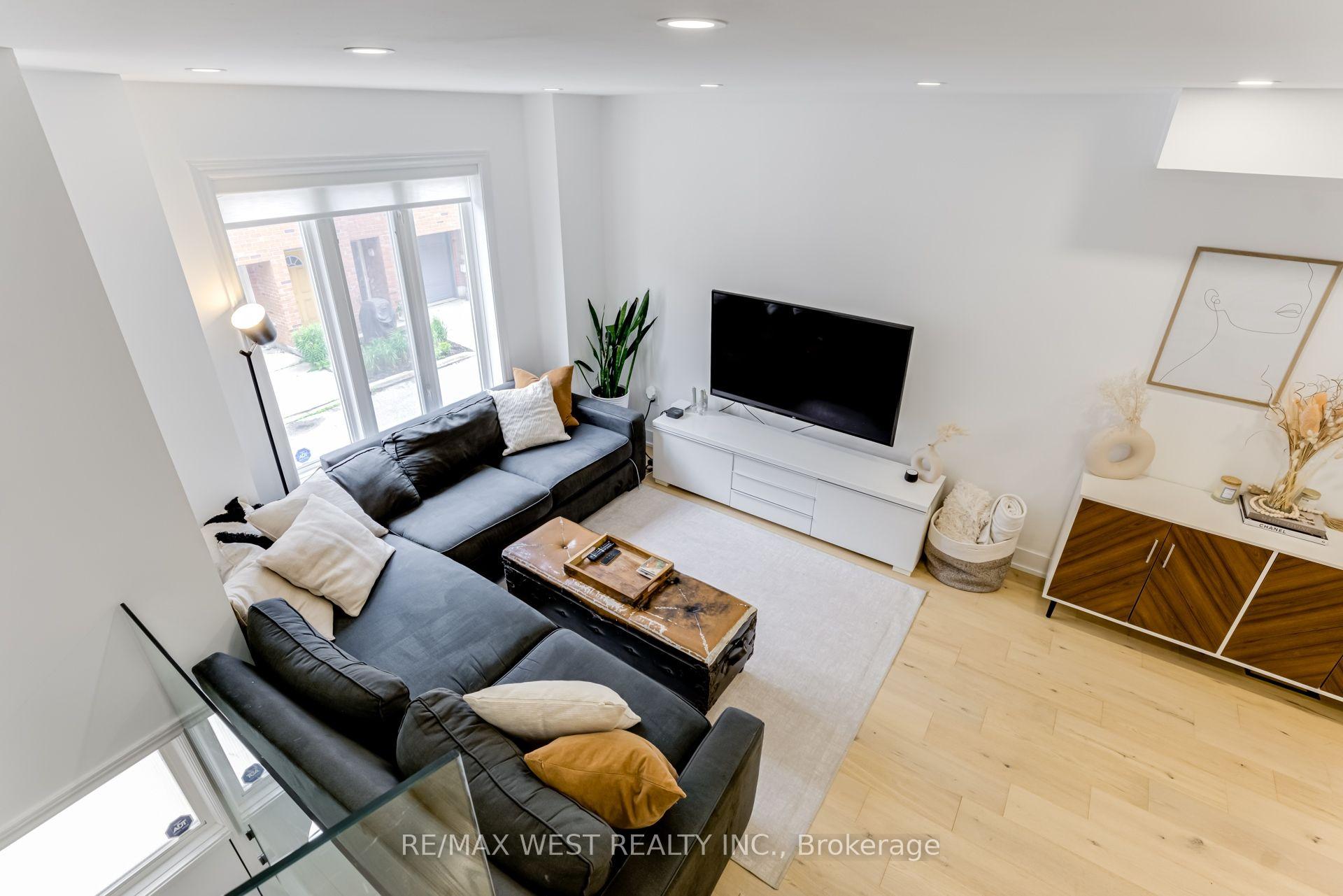 Photo 1 of 12 Grogan Mews, Toronto, Dovercourt-Wallace Emerson-Junction — HOMEH