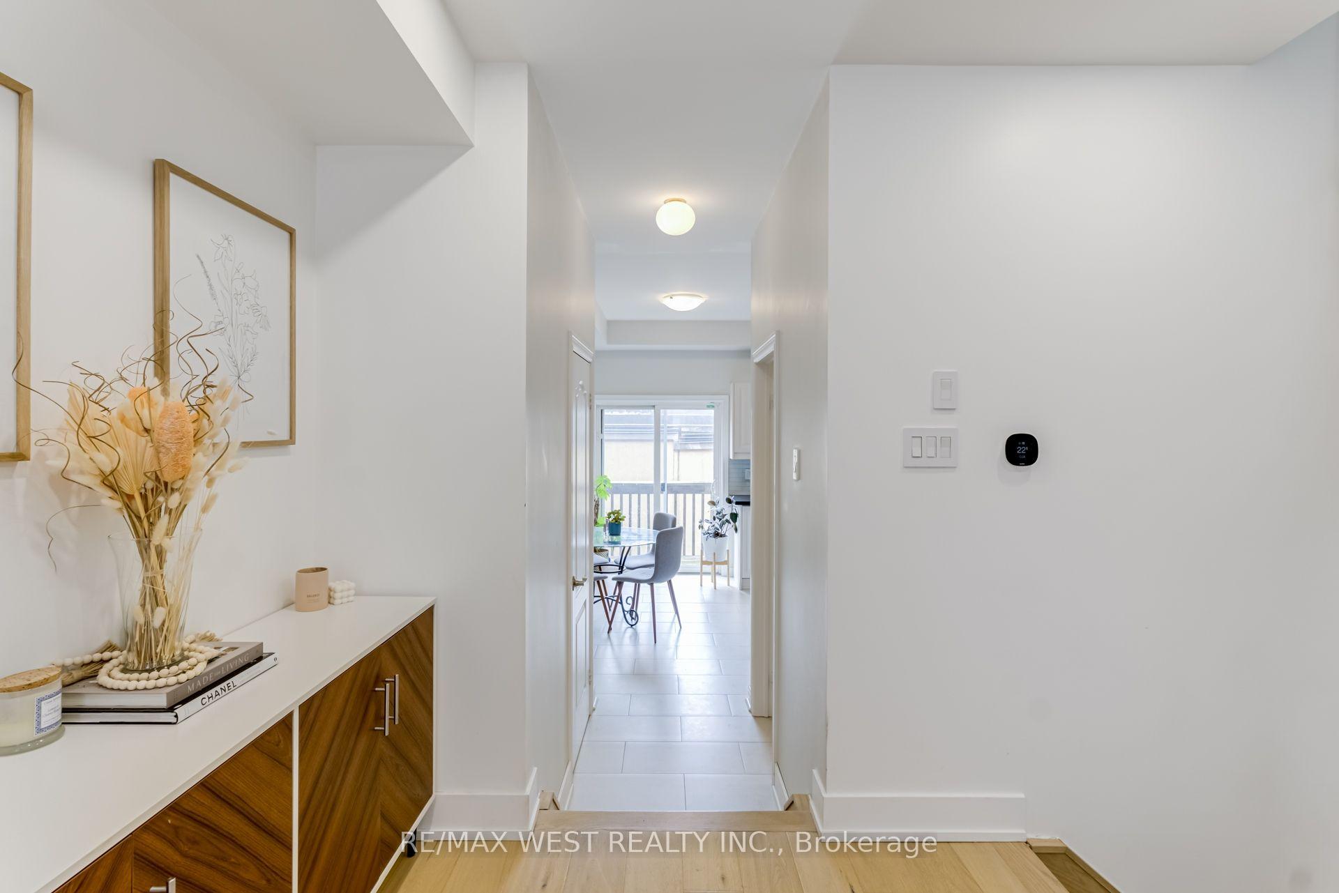 Photo 14 of 12 Grogan Mews, Toronto, Dovercourt-Wallace Emerson-Junction — HOMEH