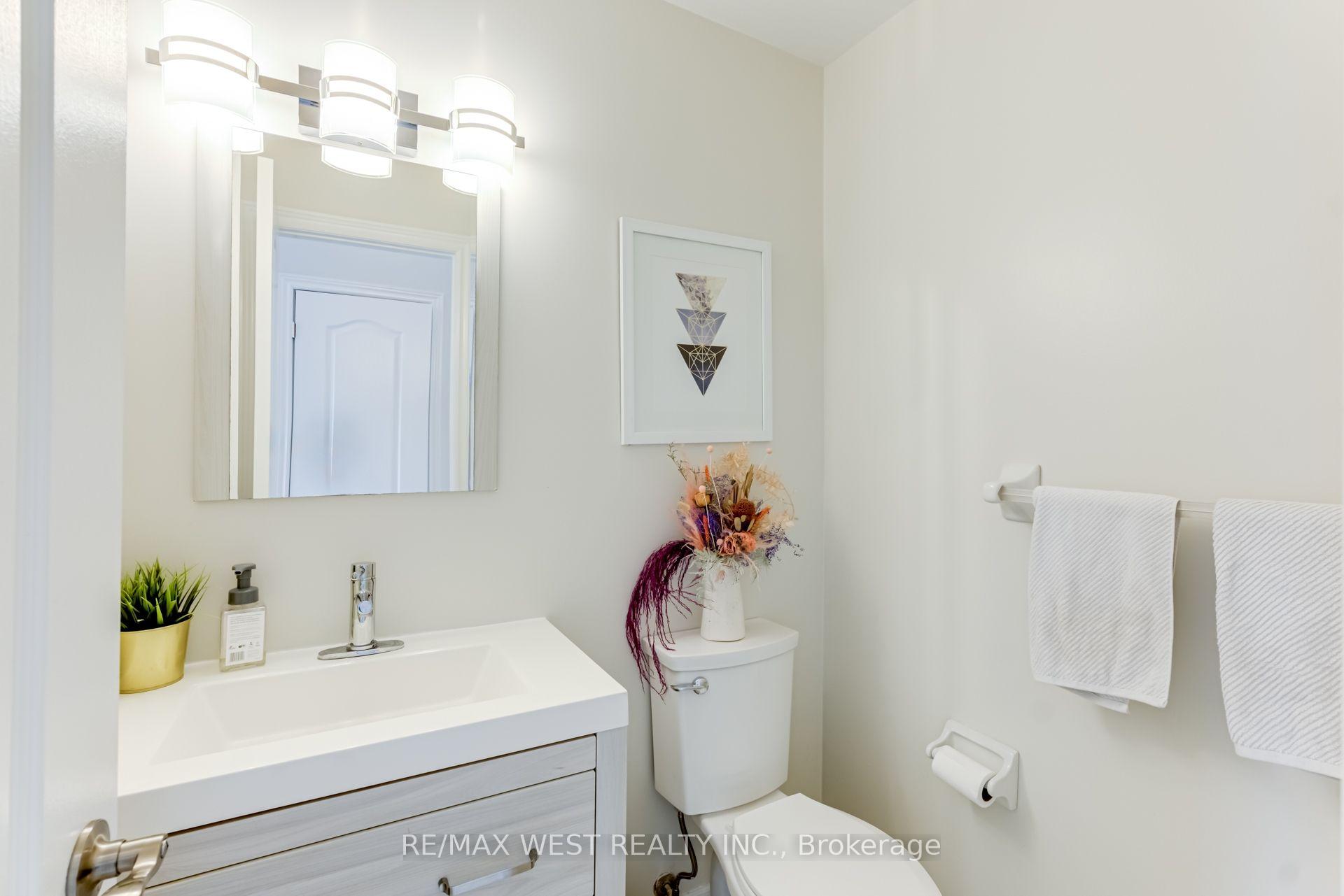 Photo 3 of 12 Grogan Mews, Toronto, Dovercourt-Wallace Emerson-Junction — HOMEH