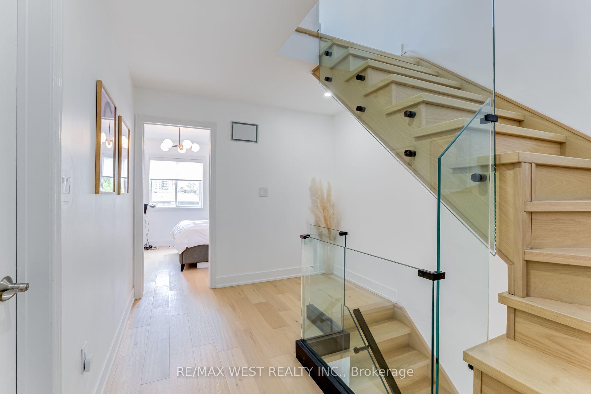 Photo 7 of 12 Grogan Mews, Toronto, Dovercourt-Wallace Emerson-Junction — HOMEH