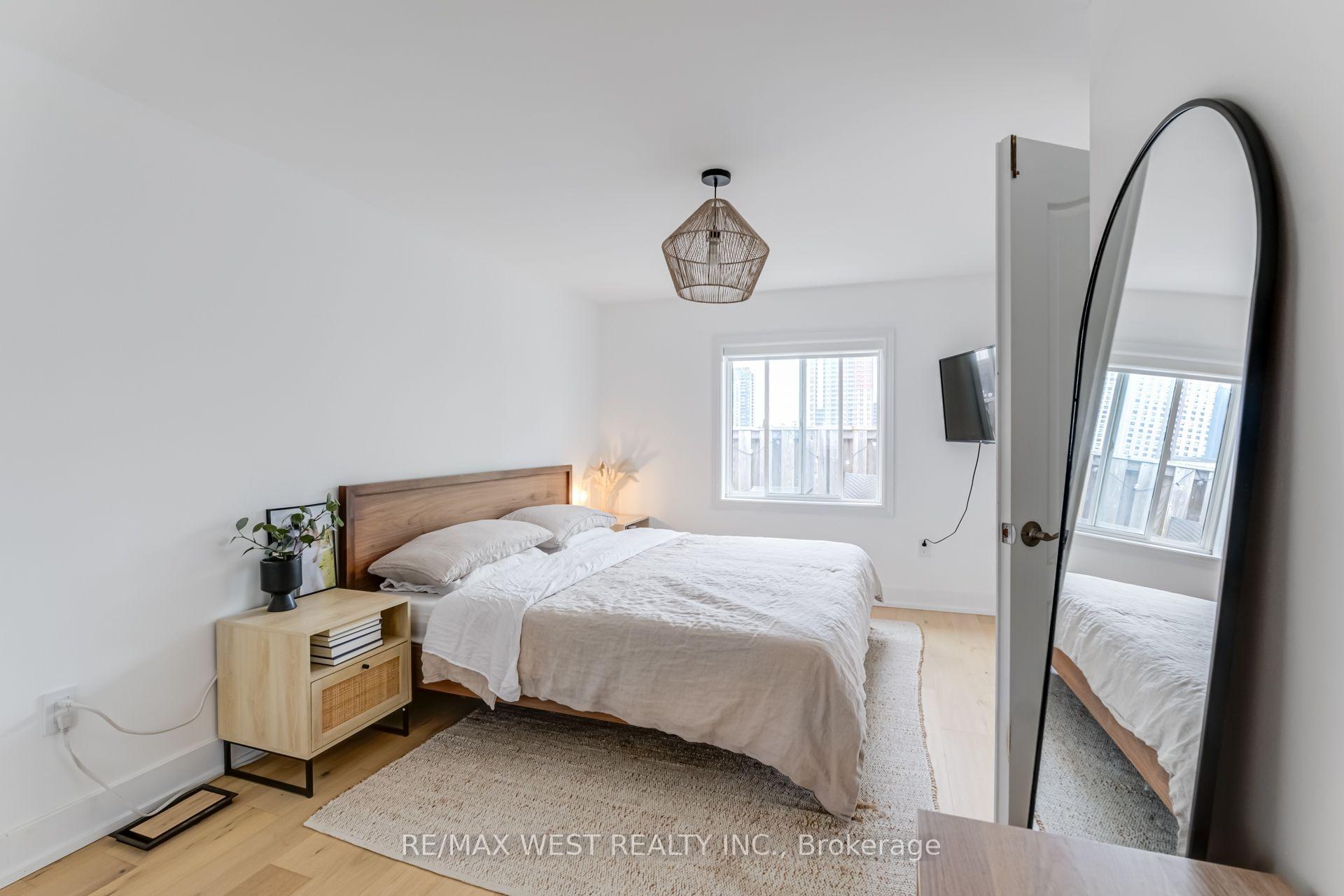 Photo 10 of 12 Grogan Mews, Toronto, Dovercourt-Wallace Emerson-Junction — HOMEH