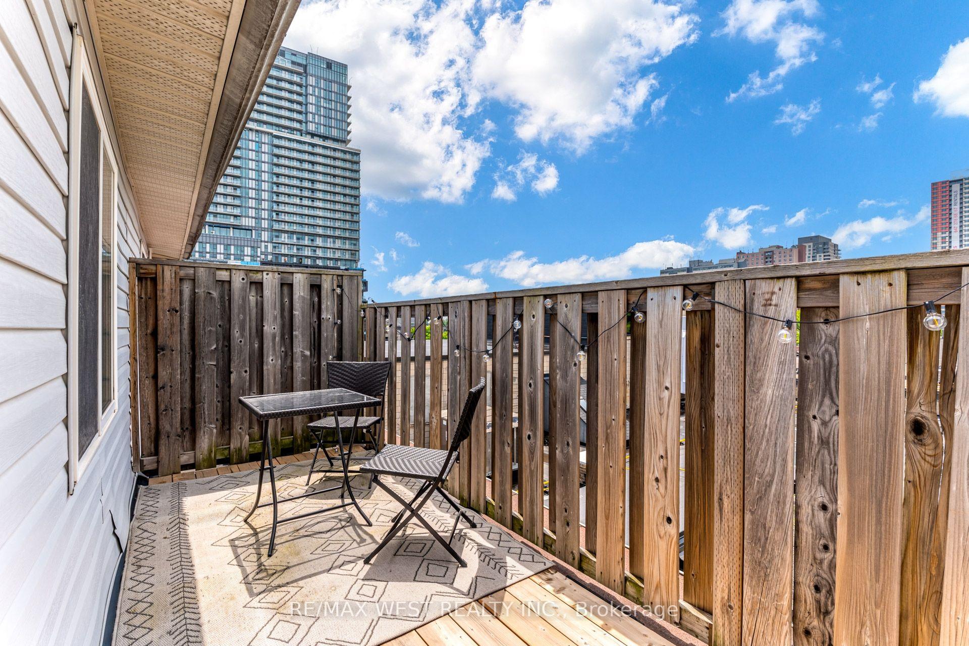 Photo 11 of 12 Grogan Mews, Toronto, Dovercourt-Wallace Emerson-Junction — HOMEH