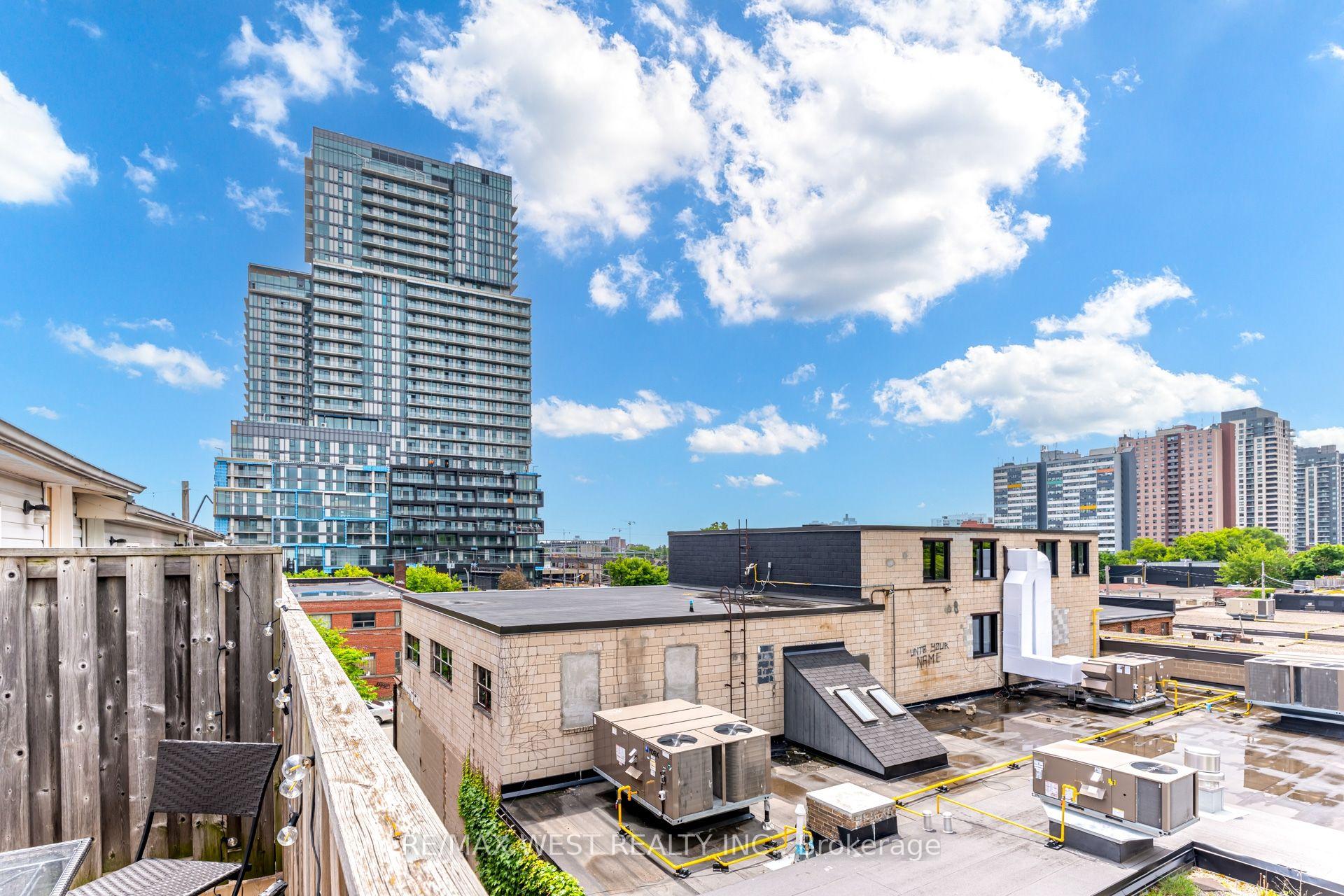 Photo 16 of 12 Grogan Mews, Toronto, Dovercourt-Wallace Emerson-Junction — HOMEH