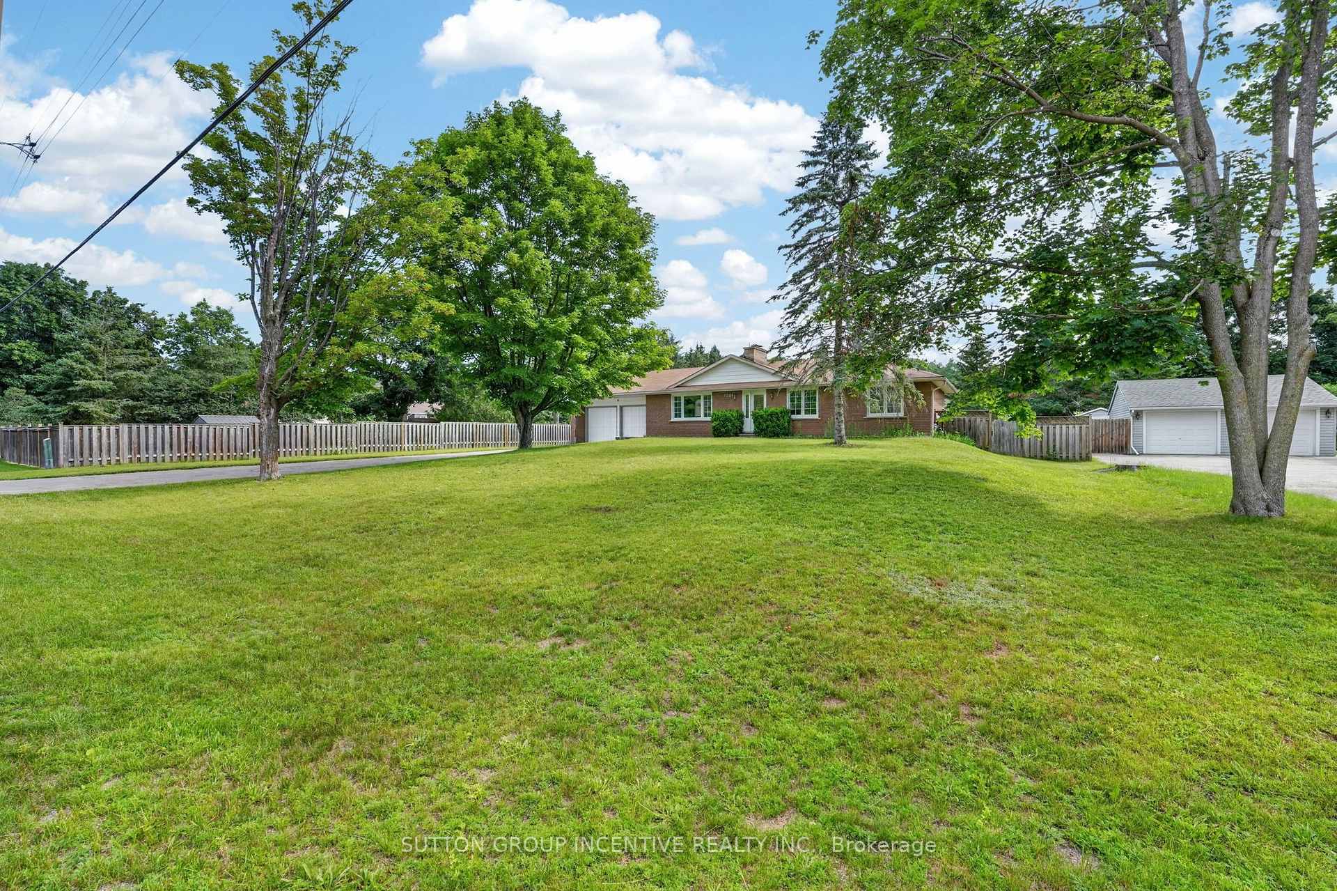 Photo 3 of 1209 St Vincent Street N, Springwater, Midhurst — HOMEH