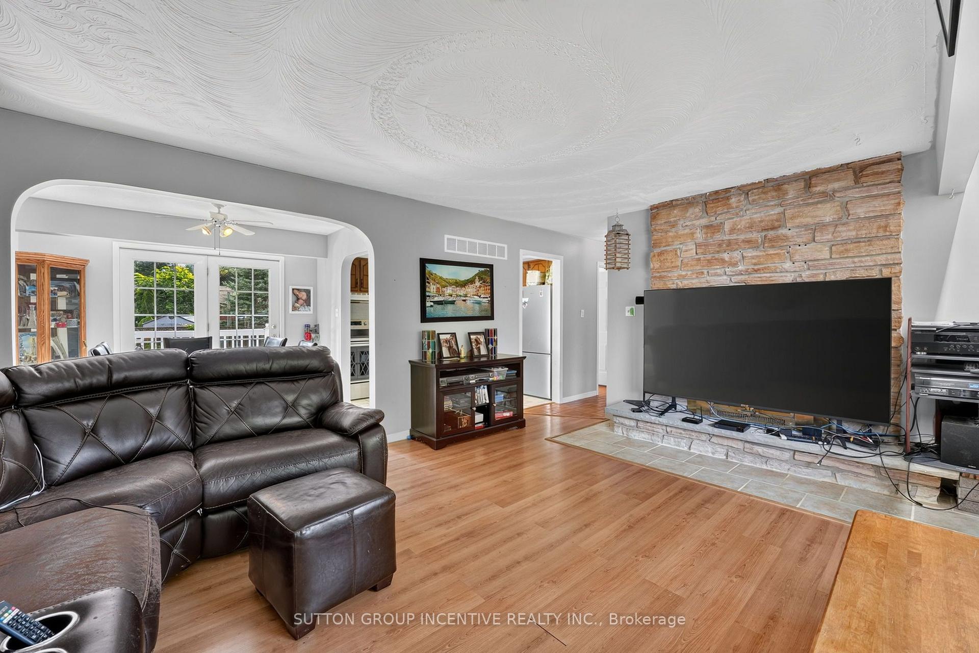 Photo 18 of 1209 St Vincent Street N, Springwater, Midhurst — HOMEH