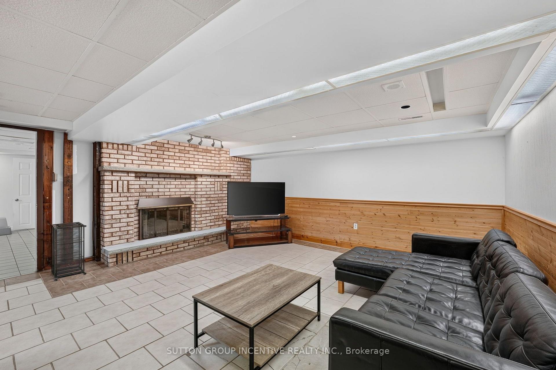 Photo 31 of 1209 St Vincent Street N, Springwater, Midhurst — HOMEH