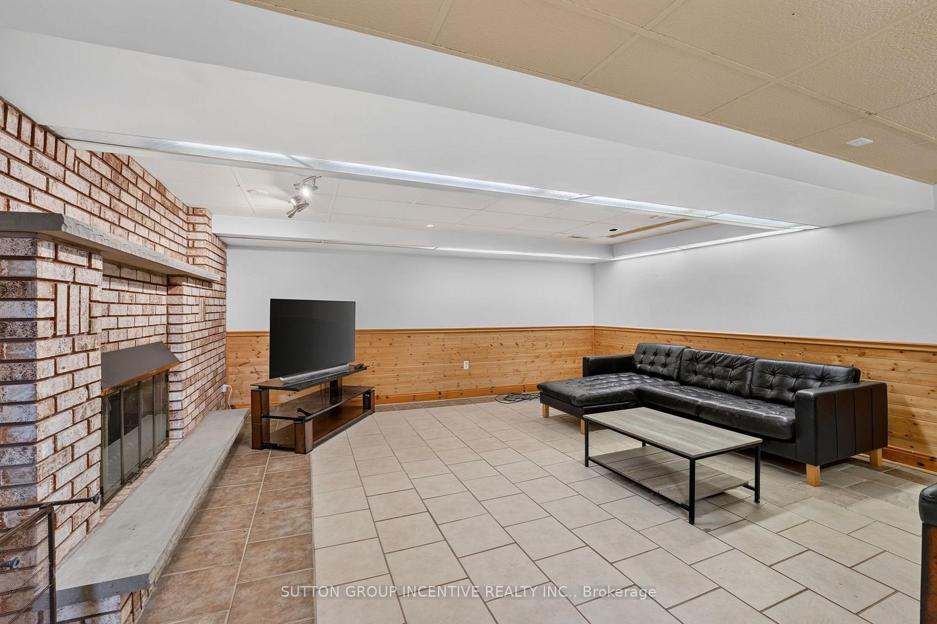 Photo 33 of 1209 St Vincent Street N, Springwater, Midhurst — HOMEH