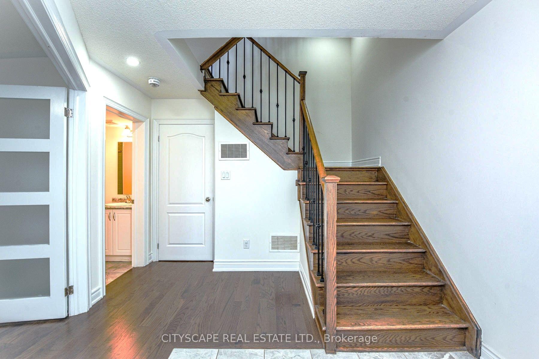 Photo 4 of 8652 Financial Drive, Brampton, Bram West — HOMEH