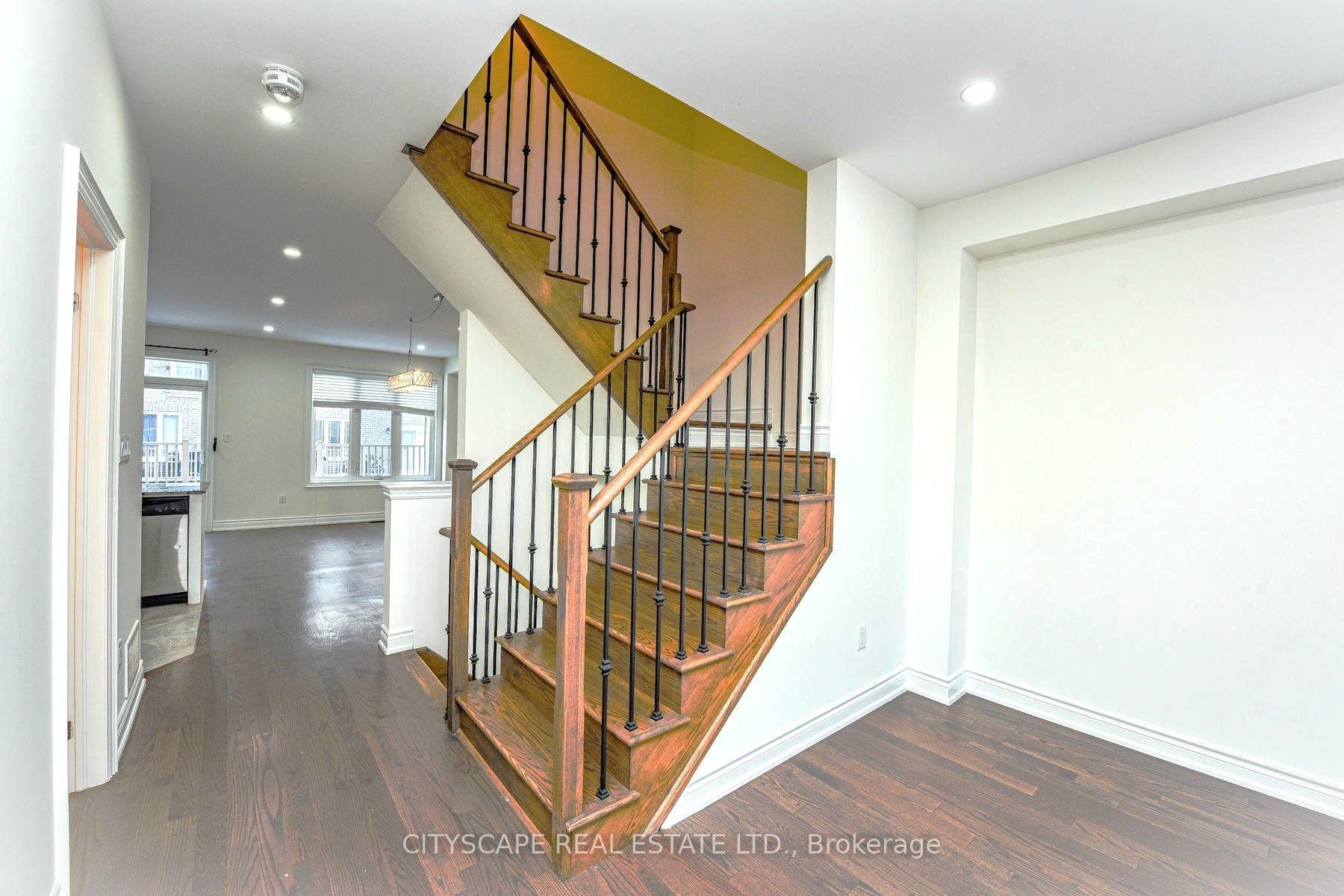 Photo 8 of 8652 Financial Drive, Brampton, Bram West — HOMEH