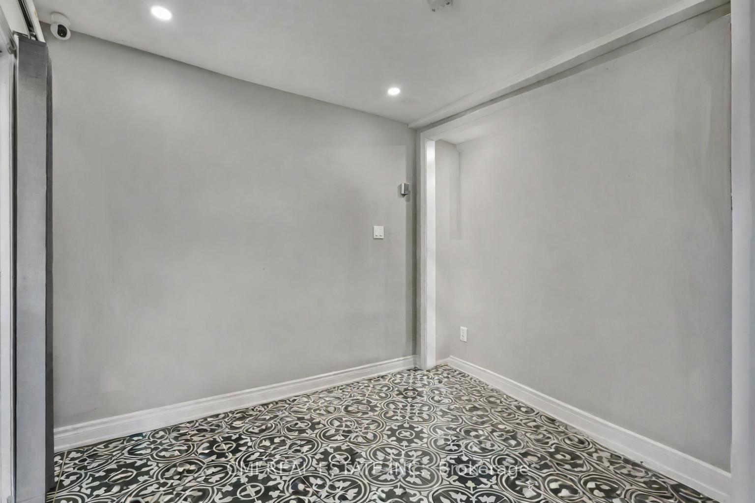 Photo 14 of 1226 Wigle Avenue, Windsor, Sandwich — HOMEH
