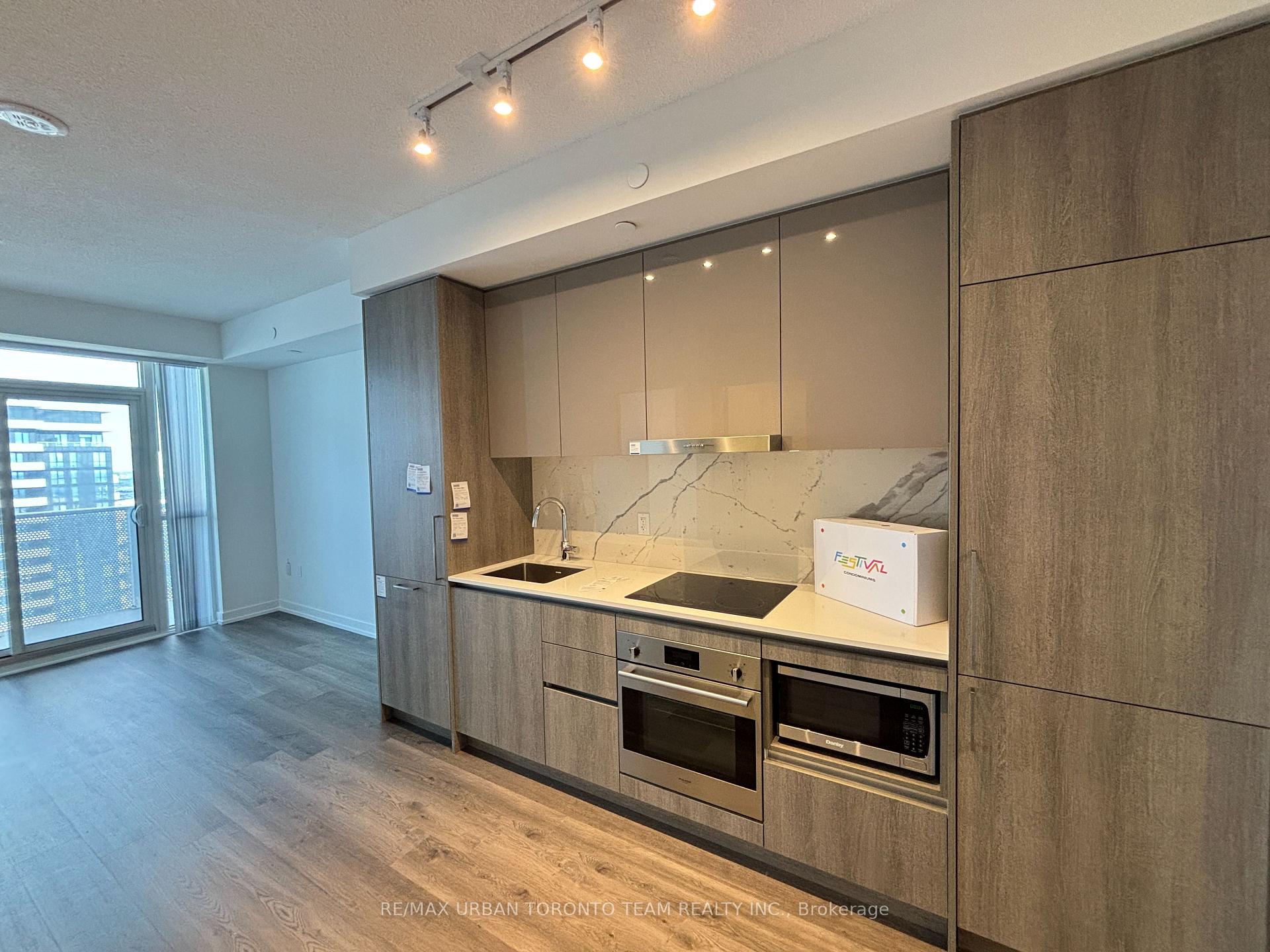 Photo 4 of Unit 4716, 195 Commerce Street, Vaughan, Vaughan Corporate Centre — HOMEH