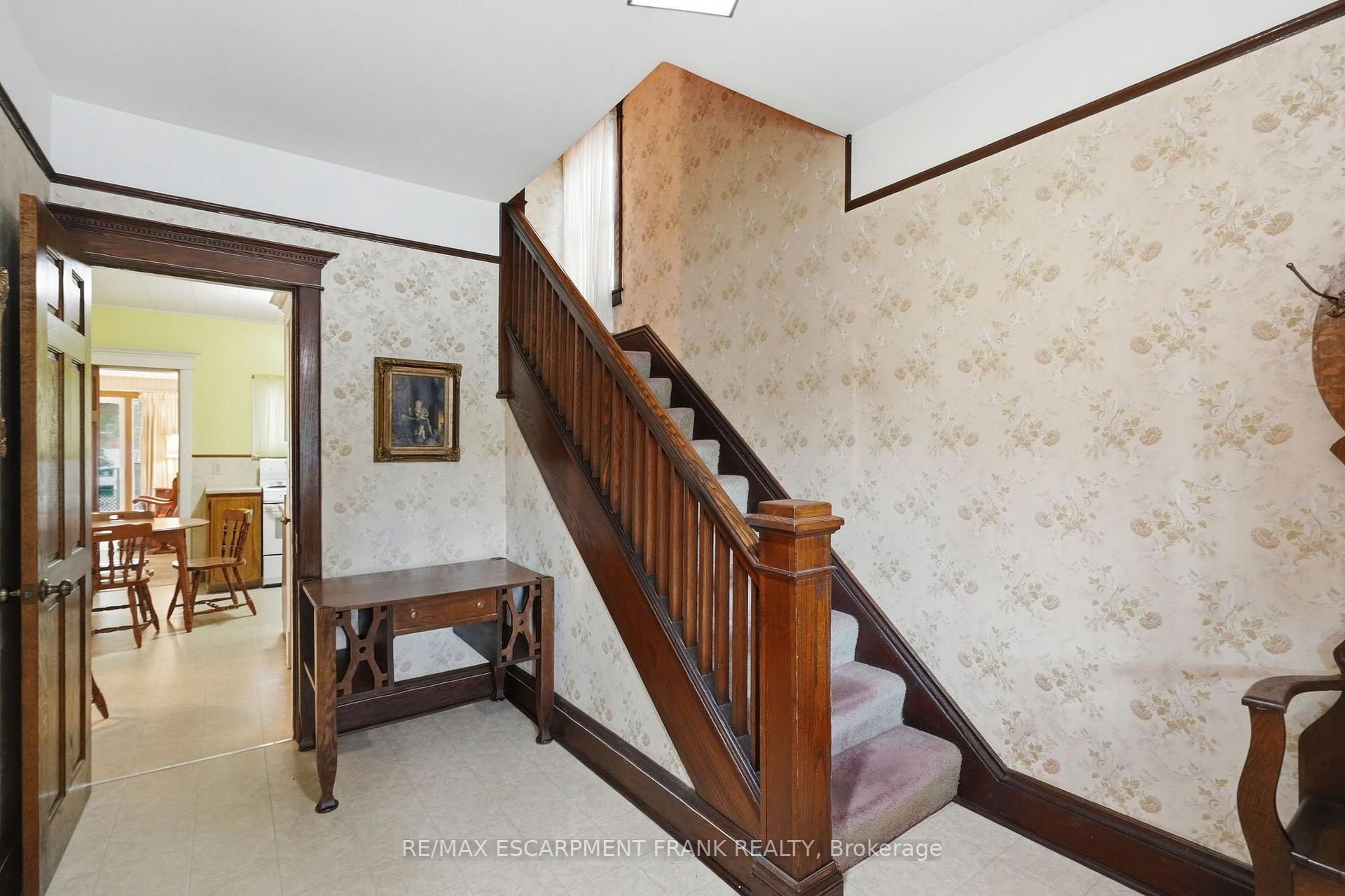 Photo 11 of 24 Cliff Avenue, Hamilton, Eastmount — HOMEH