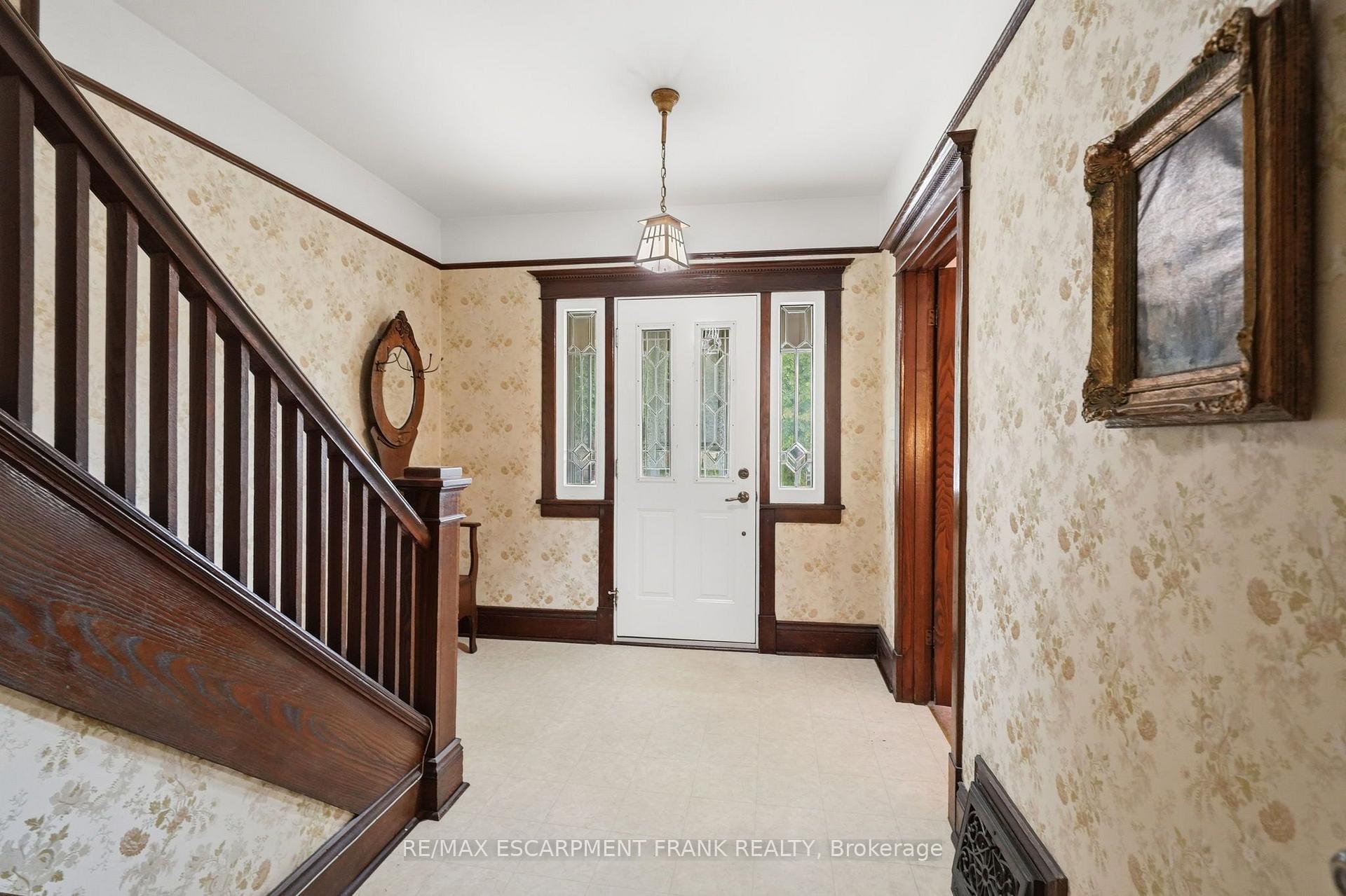Photo 12 of 24 Cliff Avenue, Hamilton, Eastmount — HOMEH