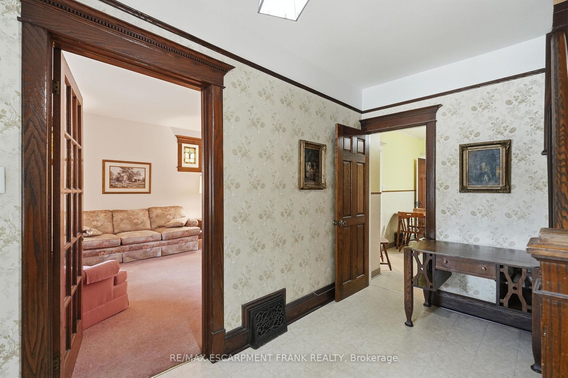 Photo 14 of 24 Cliff Avenue, Hamilton, Eastmount — HOMEH