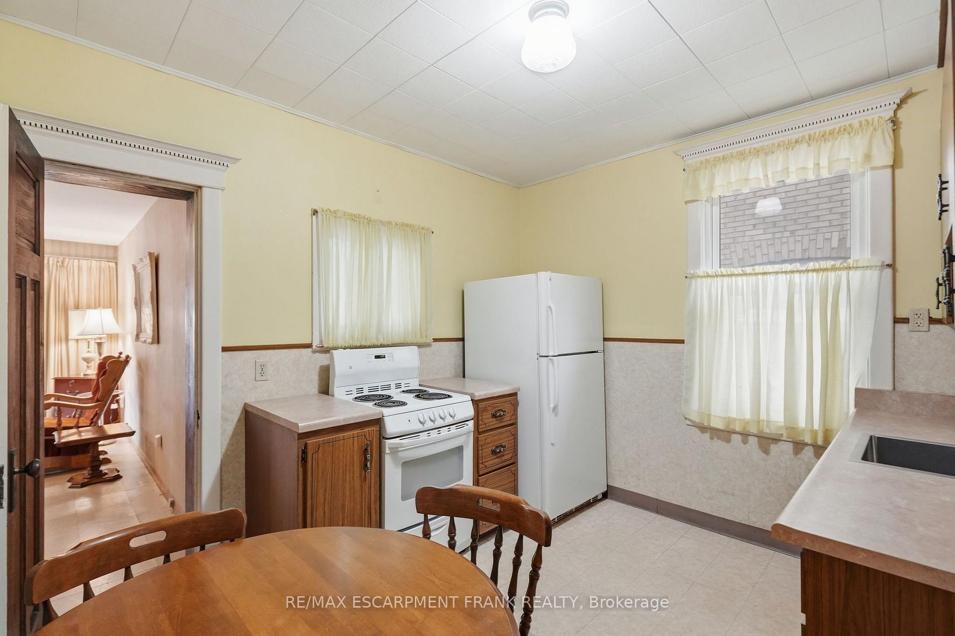 Photo 24 of 24 Cliff Avenue, Hamilton, Eastmount — HOMEH