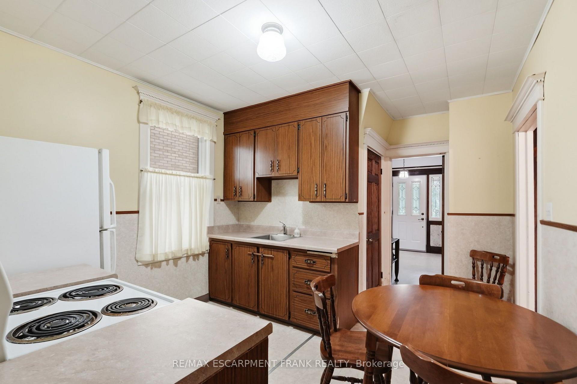 Photo 25 of 24 Cliff Avenue, Hamilton, Eastmount — HOMEH
