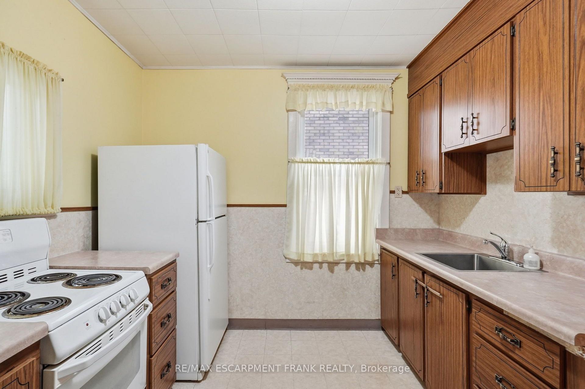 Photo 26 of 24 Cliff Avenue, Hamilton, Eastmount — HOMEH