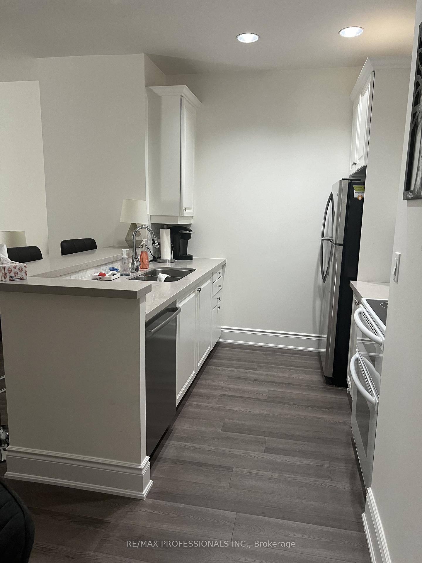 Photo 5 of Unit 305, 102 Bloor Street W, Toronto, The Annex — HOMEH