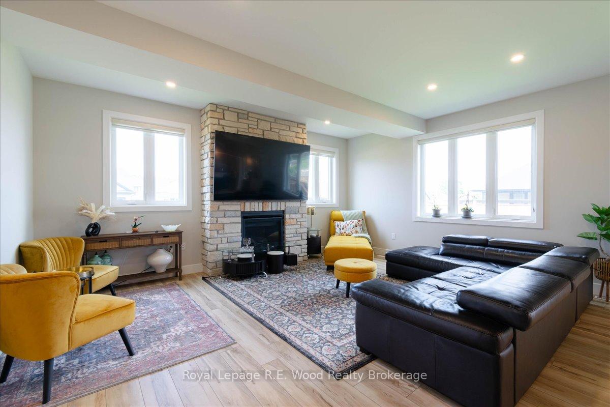Photo 12 of 72 Trailview Drive E, Tillsonburg — HOMEH