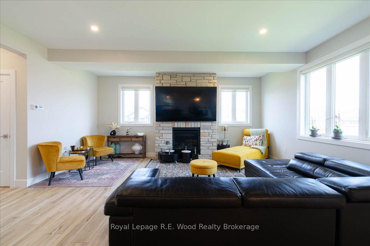 Photo 13 of 72 Trailview Drive E, Tillsonburg — HOMEH